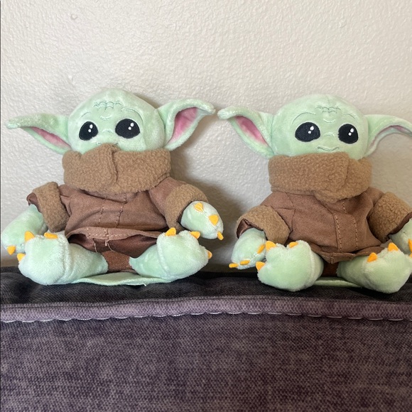 Disney Parks The Child Grogu talking Magnetic Shoulder Plush Mandalorian - qty 2 - Picture 3 of 4